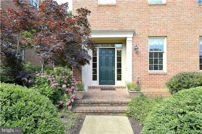 1130 South River Landing Road, Unit 1130 Edgewater, MD 21037 - Photo 20 of 29 Exterior Front