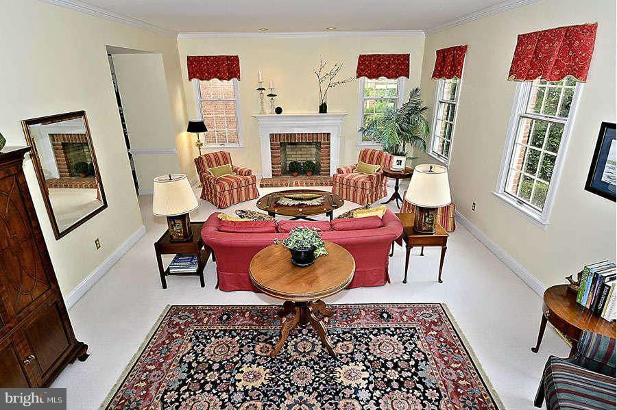 1130 South River Landing Road, Unit 1130 Edgewater, MD 21037 - Photo 3 of 29 Living Room