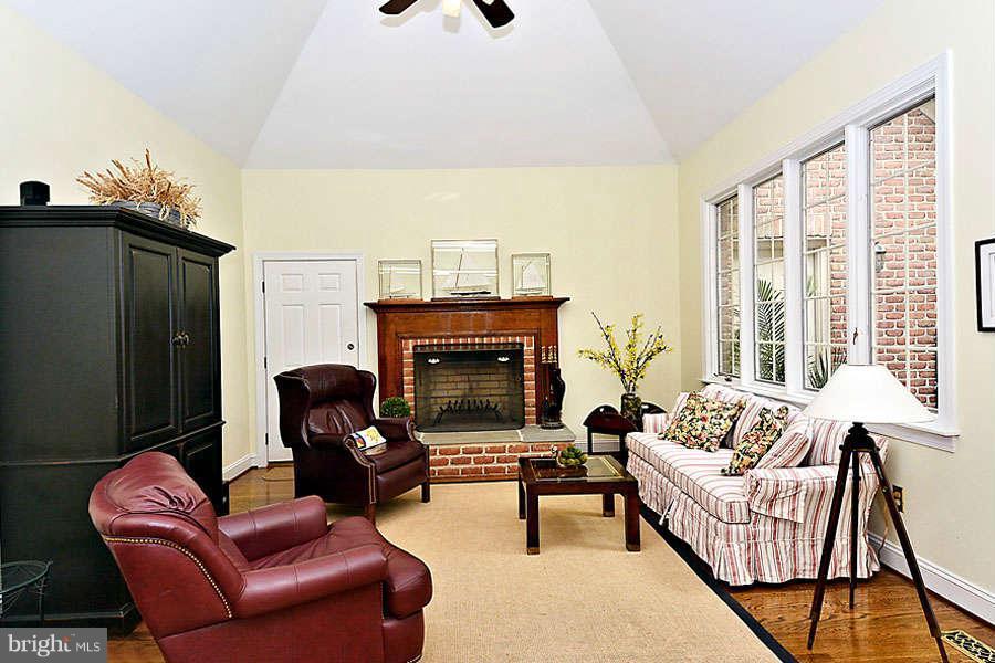 1130 South River Landing Road, Unit 1130 Edgewater, MD 21037 - Photo 6 of 29 Family Room