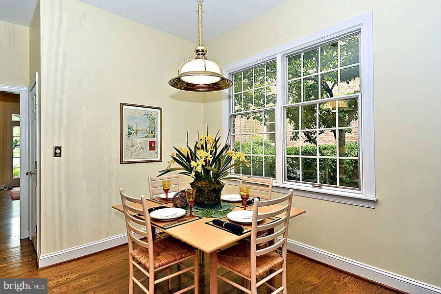 1130 South River Landing Road, Unit 1130 Edgewater, MD 21037 - Photo 7 of 29 Casual Dining Area