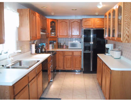 94 Ravenswood Road Waltham, MA 02453 - Photo 2 of 9 Gallery Image 2