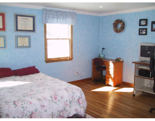 94 Ravenswood Road Waltham, MA 02453 - Photo 7 of 9 Gallery Image 7