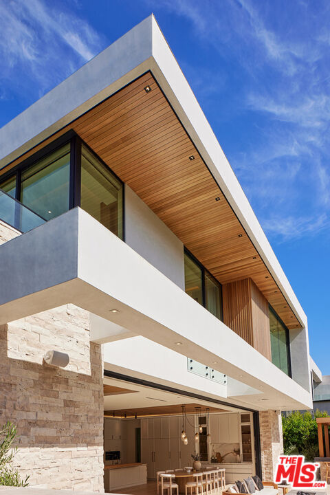 740 Warner Avenue Los Angeles, CA 90024 - Photo 35 of 53 a view of a building