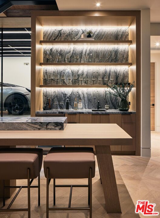 740 Warner Avenue Los Angeles, CA 90024 - Photo 45 of 53 a room with a table and chairs