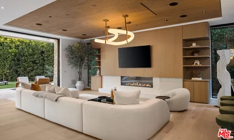 $12,995,000 | 740 Warner Avenue, Los Angeles, CA 90024