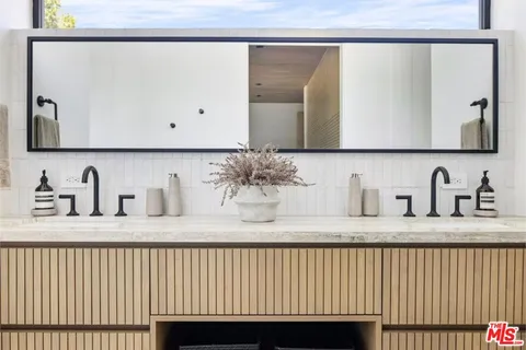 $13,995,000 | 740 Warner Avenue, Los Angeles, CA 90024