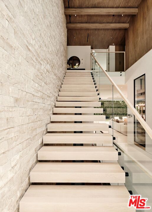 740 Warner Avenue Los Angeles, CA 90024 - Photo 8 of 53 a view of entryway