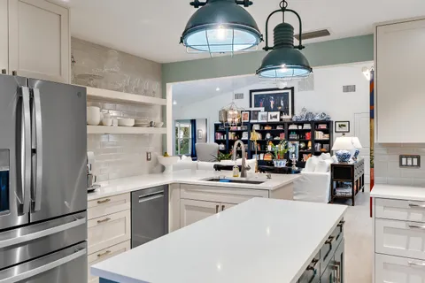 $1,200,000 | 10 Bentwood Road, Palm Beach Gardens, FL 33418