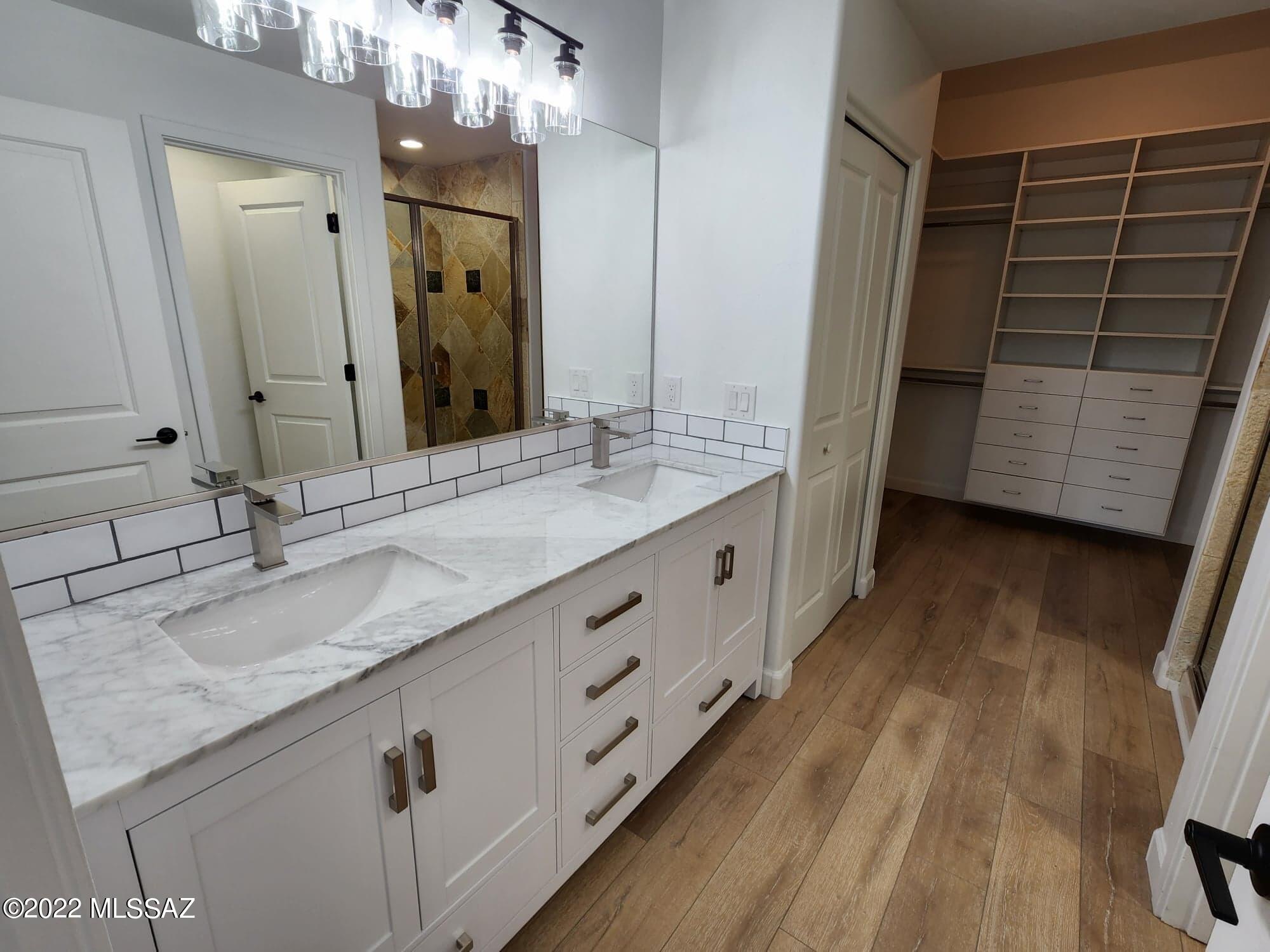 2016 East River Road, Unit 105 Tucson, AZ 85718 - Photo 8 of 14 Gallery Image 8