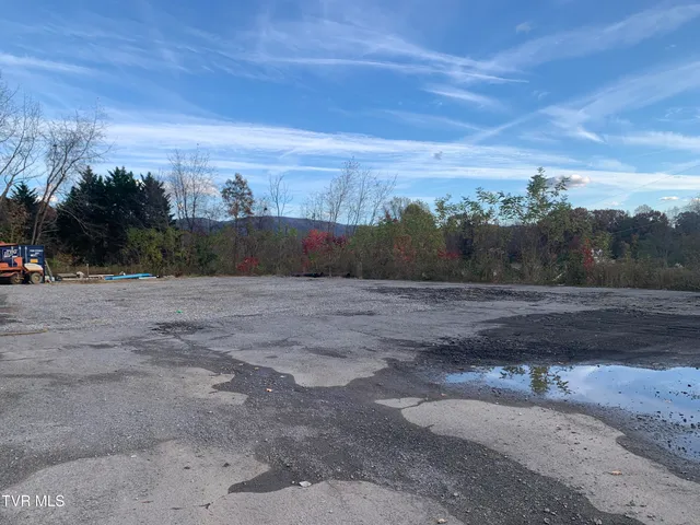 $90,000 | 4045 Weaver Pike, Bluff City, TN 37618