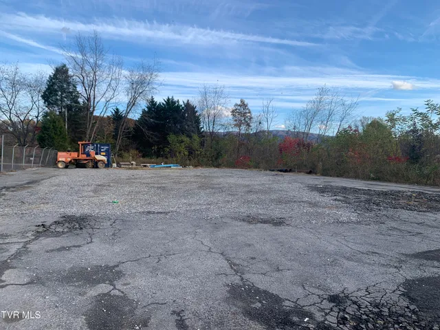 $90,000 | 4045 Weaver Pike, Bluff City, TN 37618