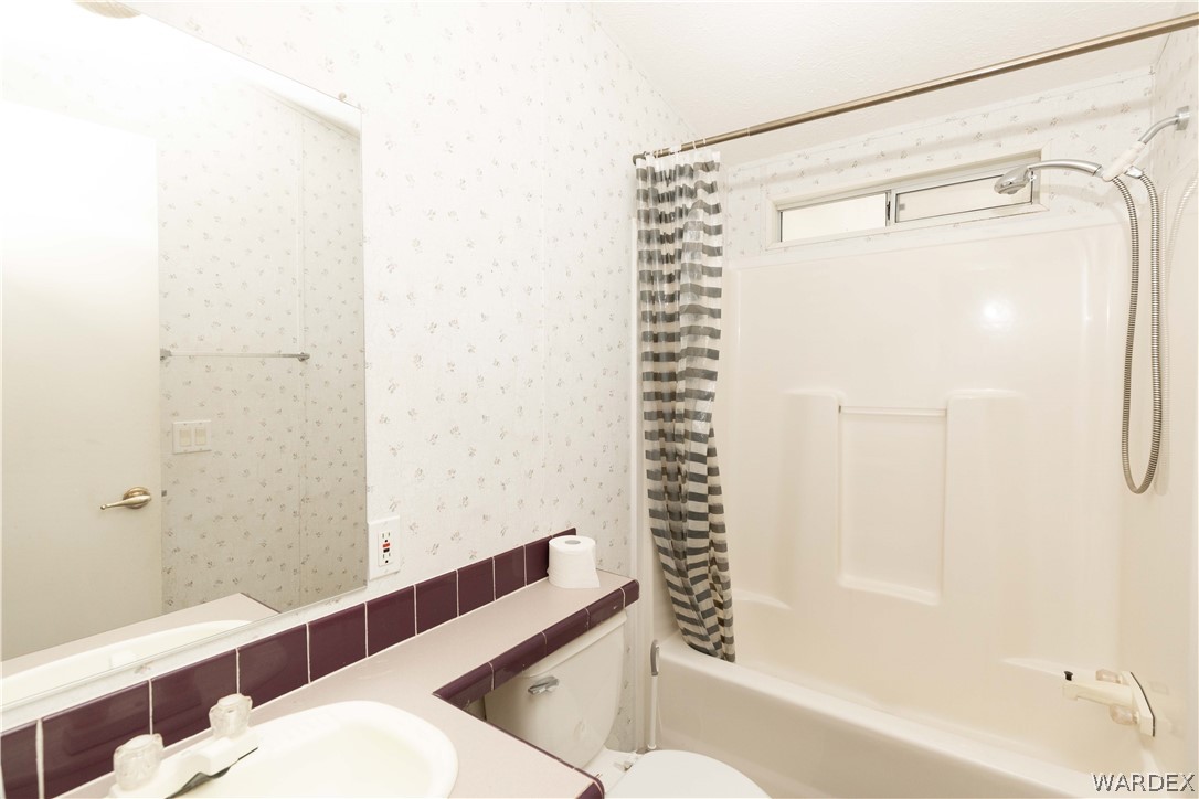 7374 Windmill Road Kingman, AZ 86401 - Photo 29 of 49 a bathroom with a shower and a toilet