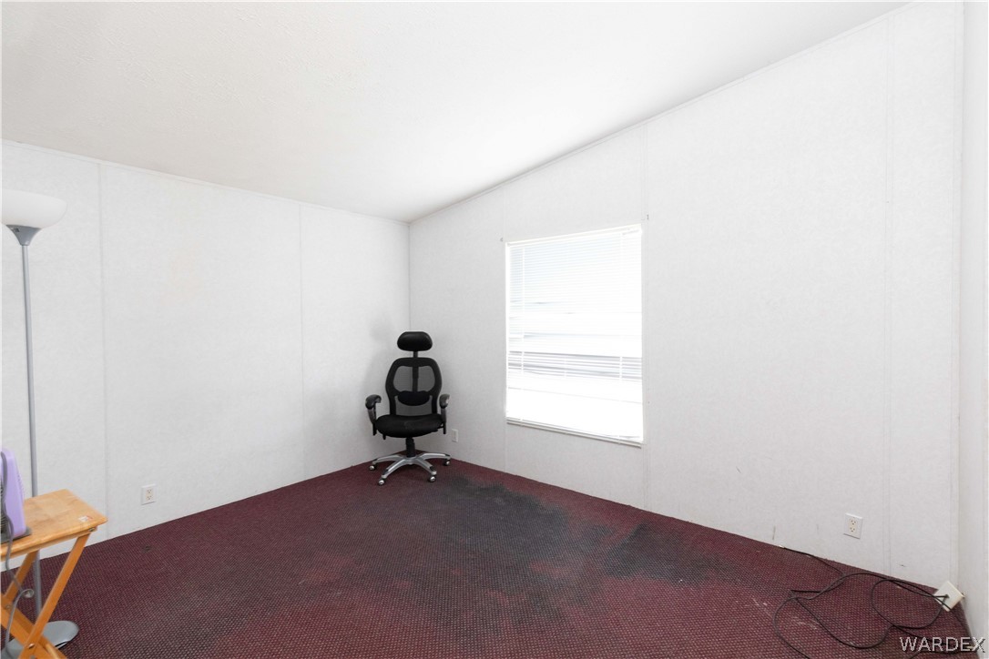 7374 Windmill Road Kingman, AZ 86401 - Photo 30 of 49 a room with a window