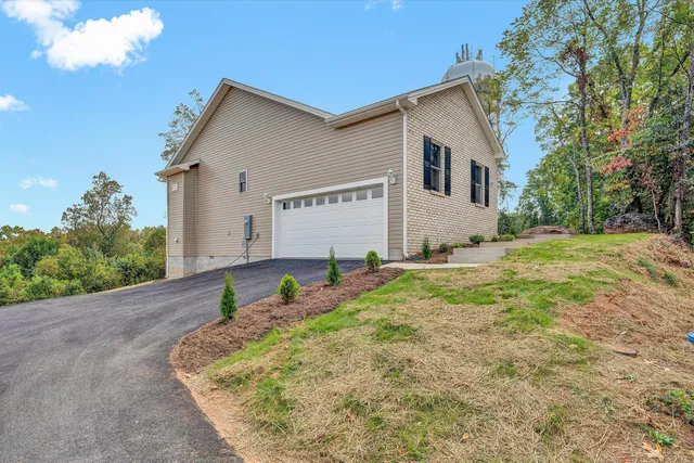$399,995 | 2002 Plateau Road Southeast, Roanoke, VA 24014