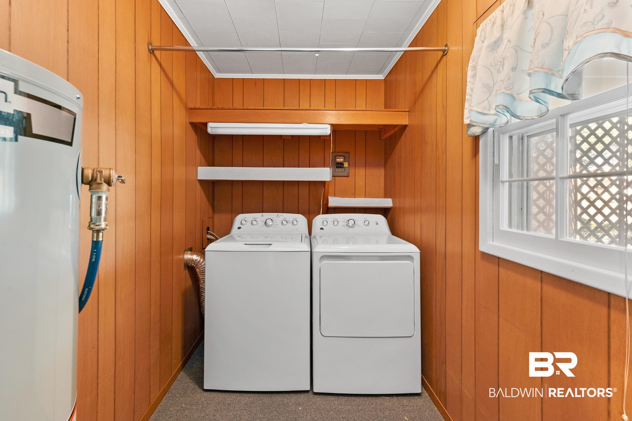 53 Margaret Avenue Mobile, AL 36611 - Photo 16 of 21 Laundry Room