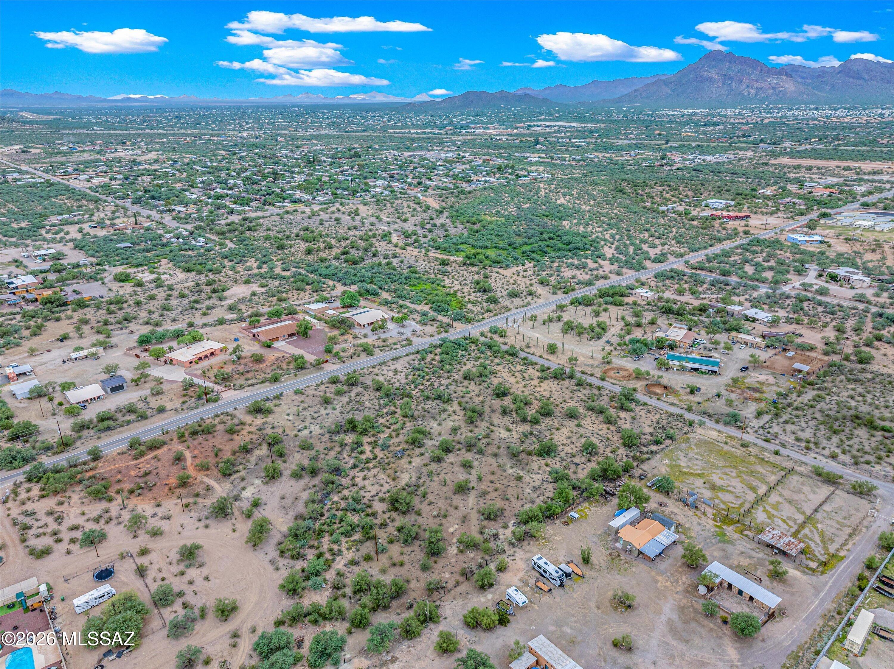 South Butts Road, Unit 4 Tucson, AZ 85757 - Photo 4 of 11 Looking northeast. Greenest lot.