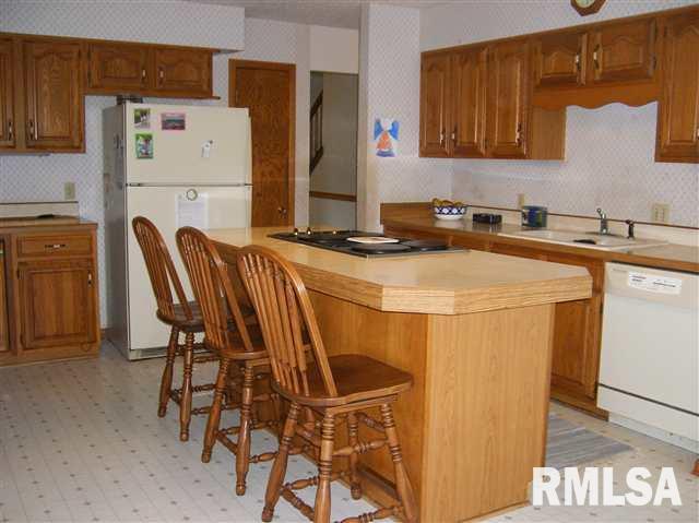 5160 White Post Road Bettendorf, IA 52722 - Photo 3 of 8