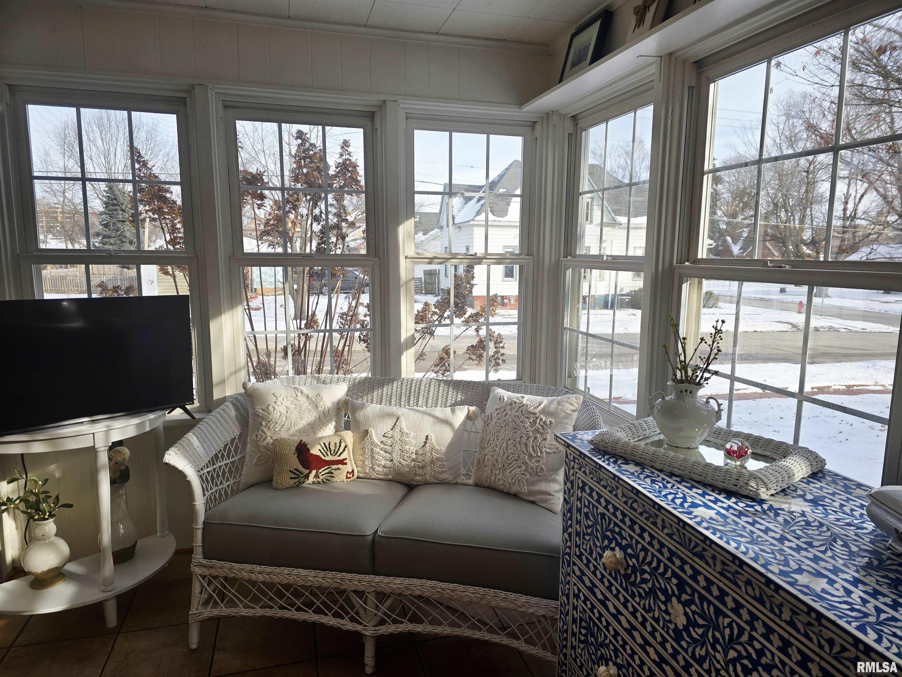 310 North Ave B Canton, IL 61520 - Photo 11 of 77