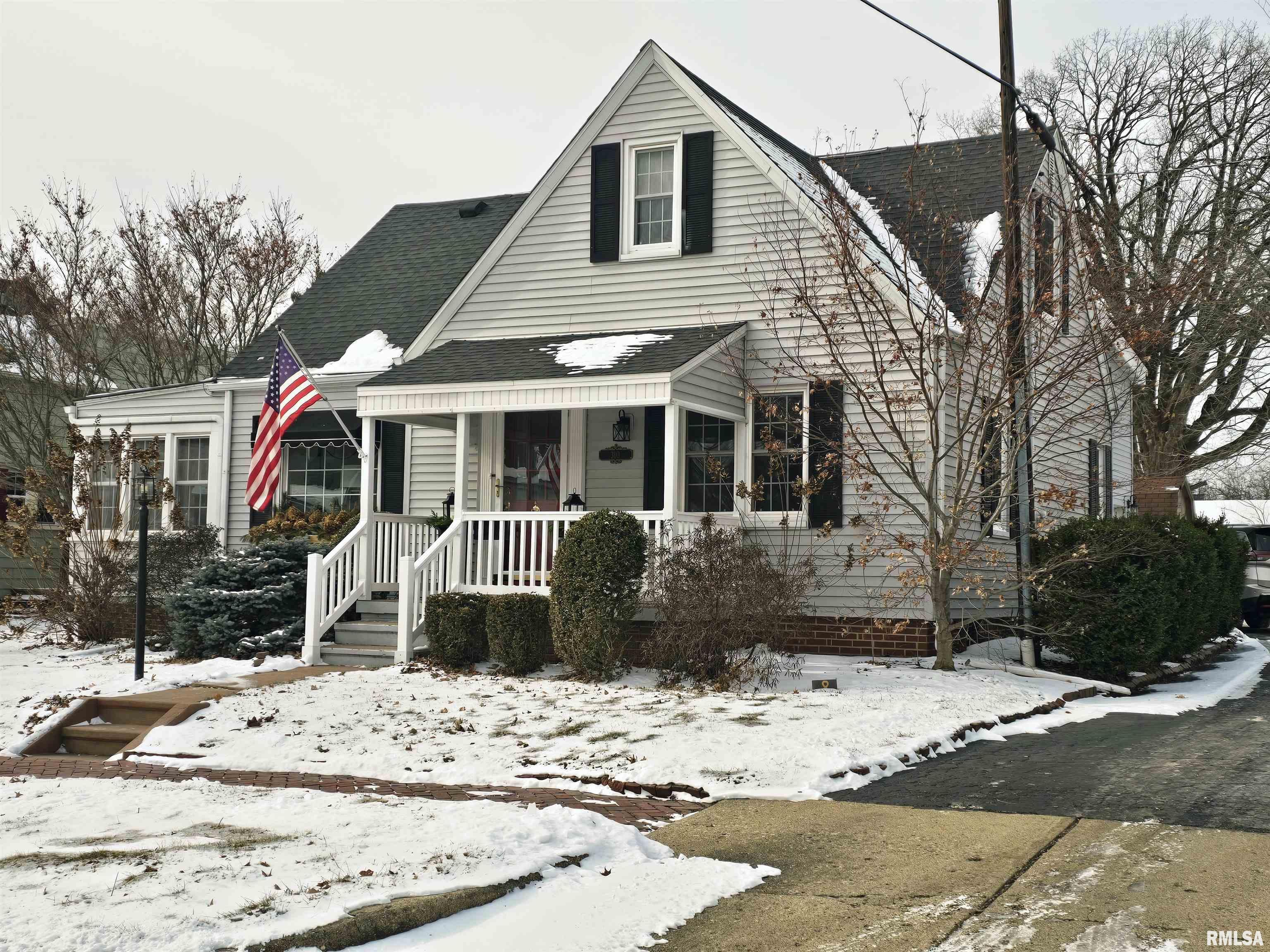 310 North Ave B Canton, IL 61520 - Photo 2 of 77