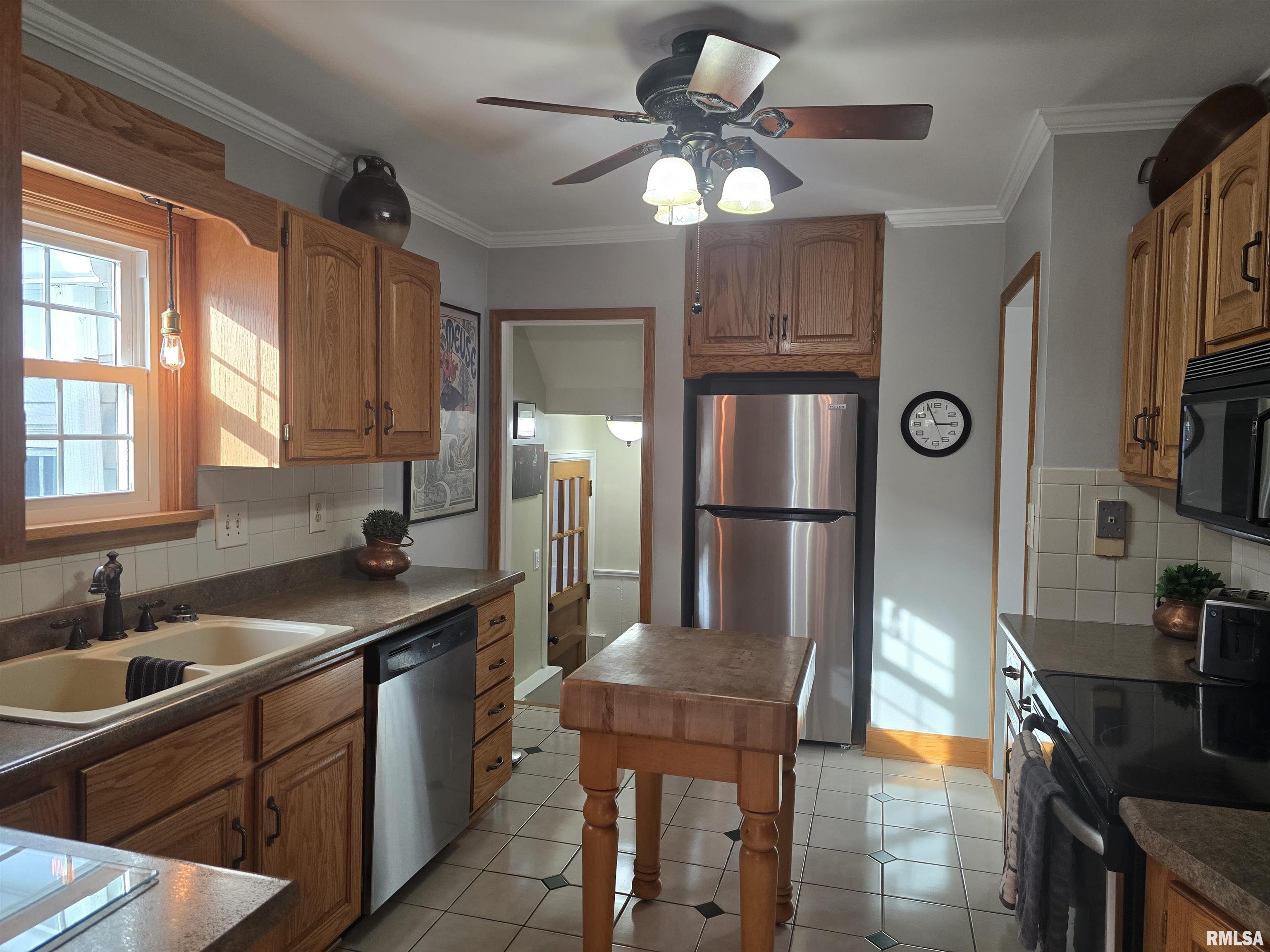 310 North Ave B Canton, IL 61520 - Photo 21 of 77