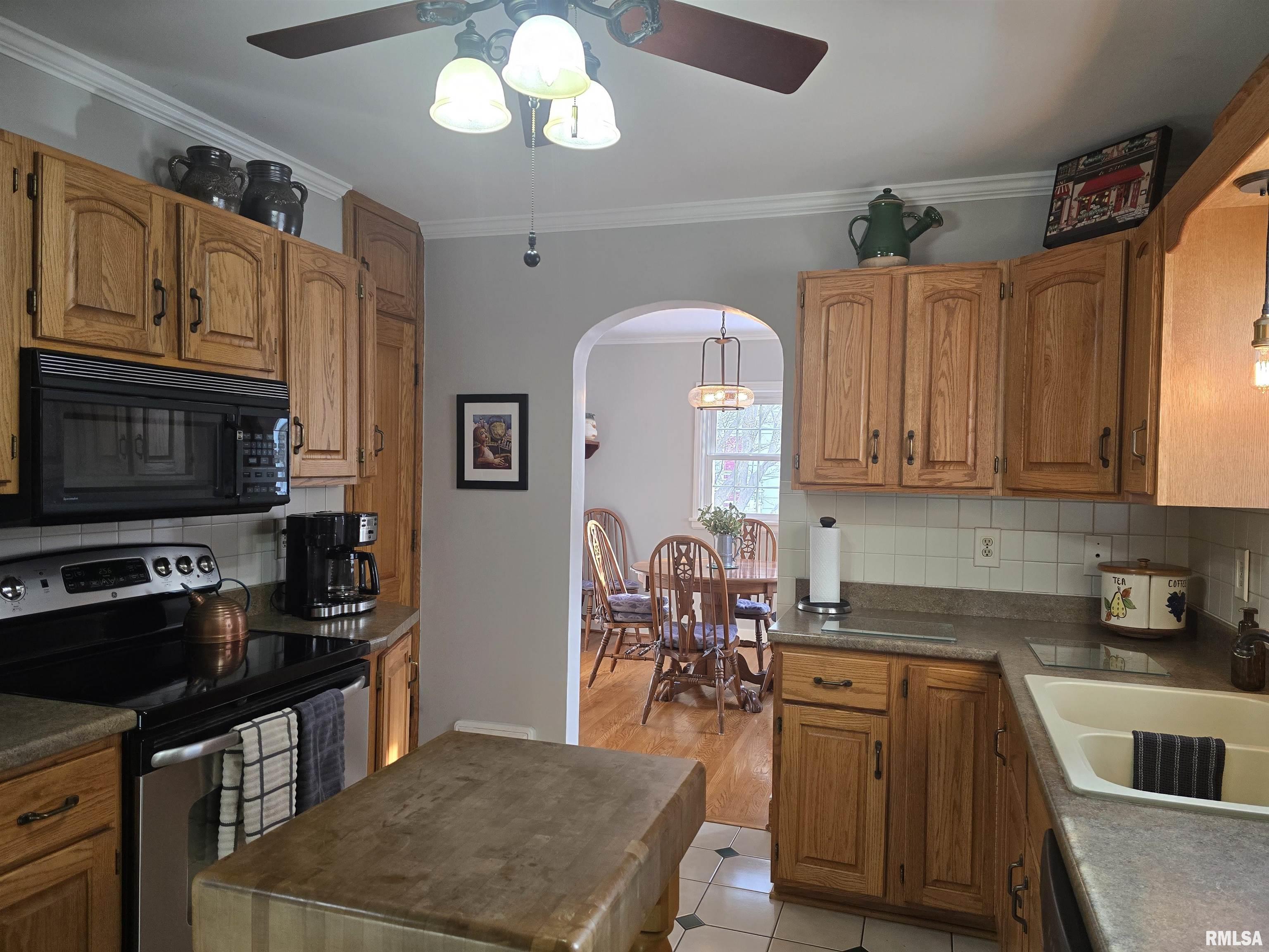 310 North Ave B Canton, IL 61520 - Photo 22 of 77