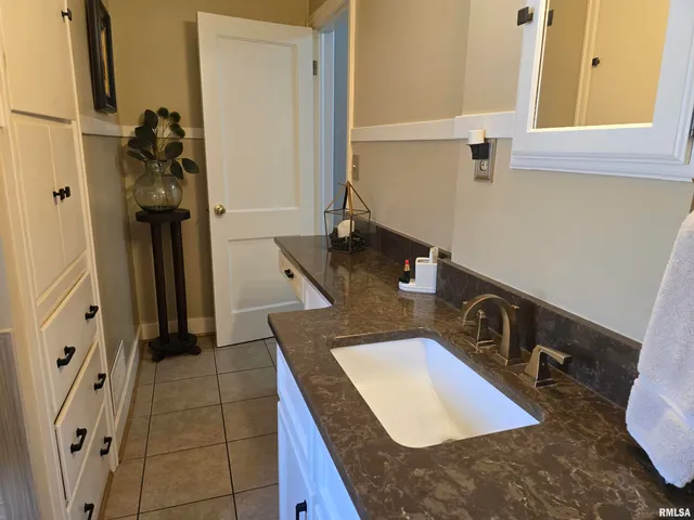 $169,900 | 310 North Ave B, Canton, IL 61520