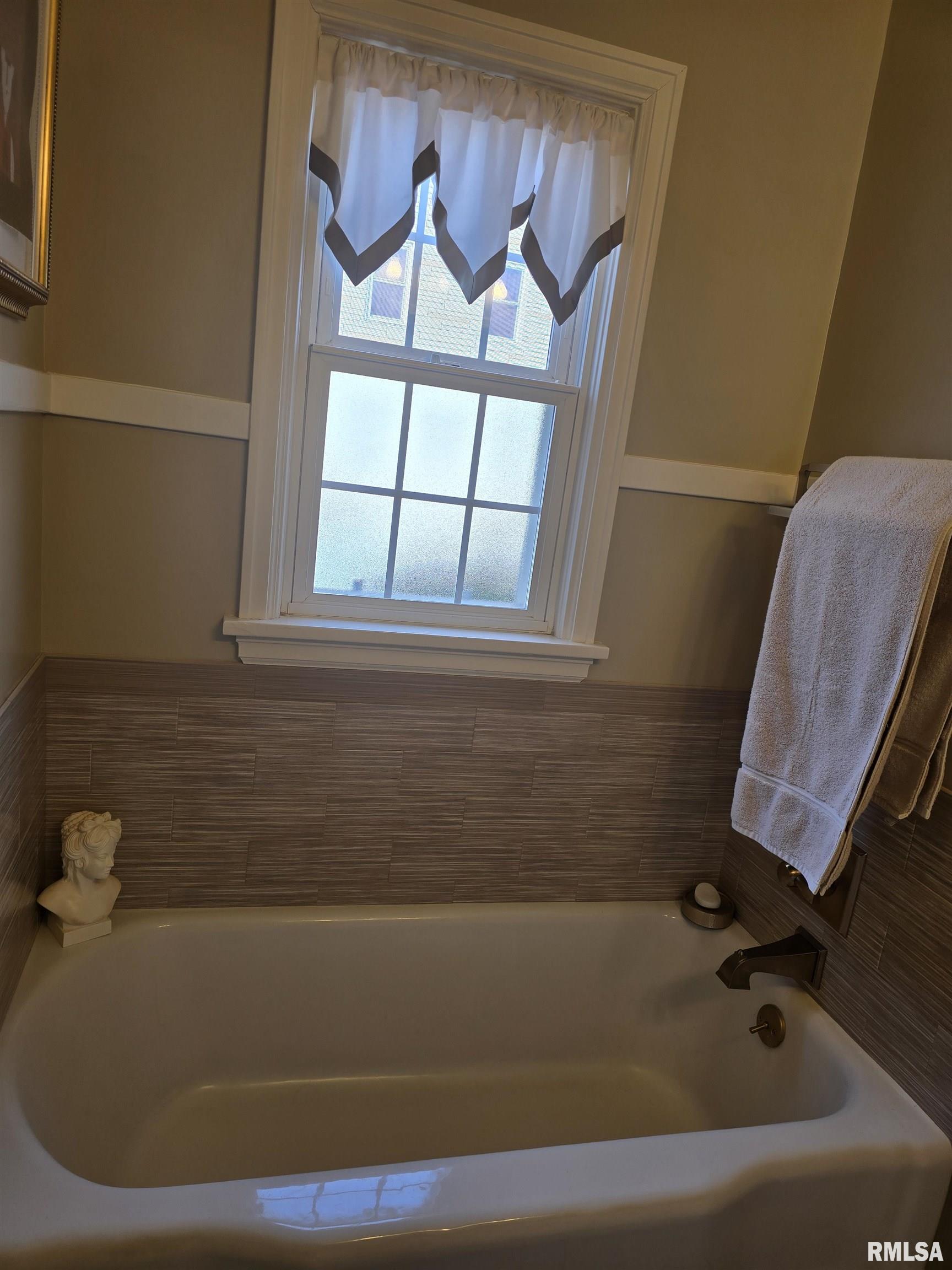 310 North Ave B Canton, IL 61520 - Photo 33 of 77