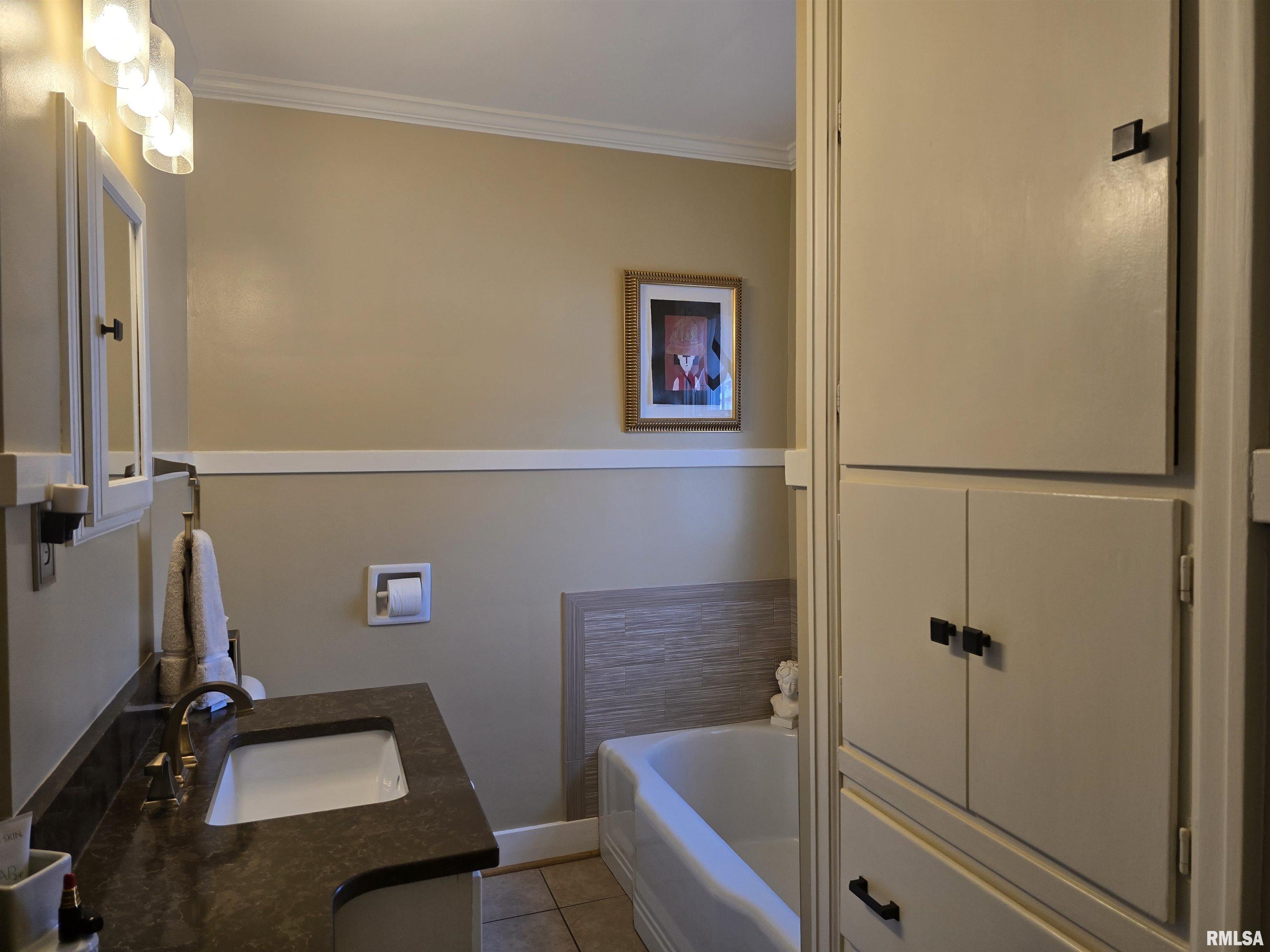 310 North Ave B Canton, IL 61520 - Photo 34 of 77