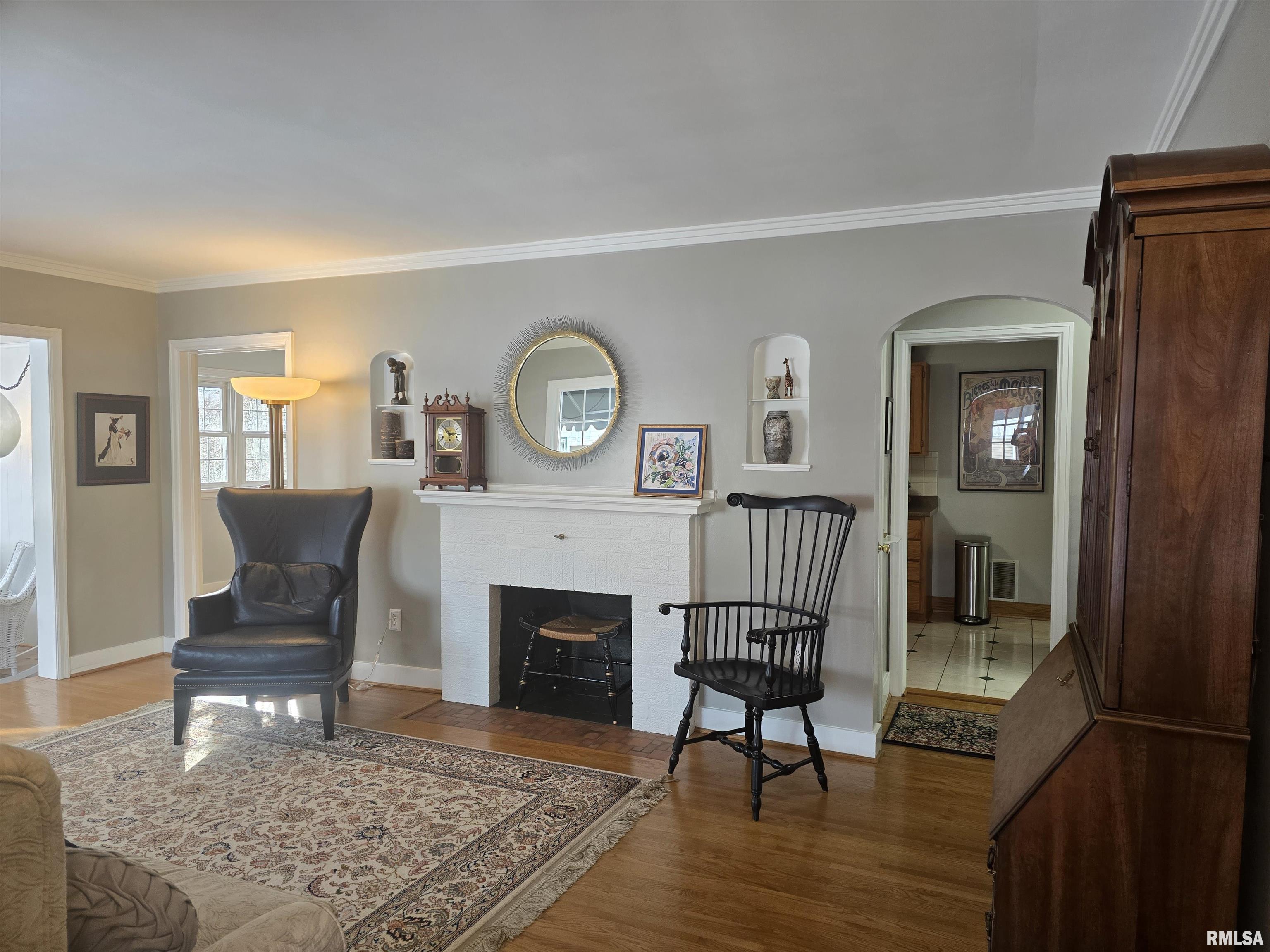 310 North Ave B Canton, IL 61520 - Photo 4 of 77