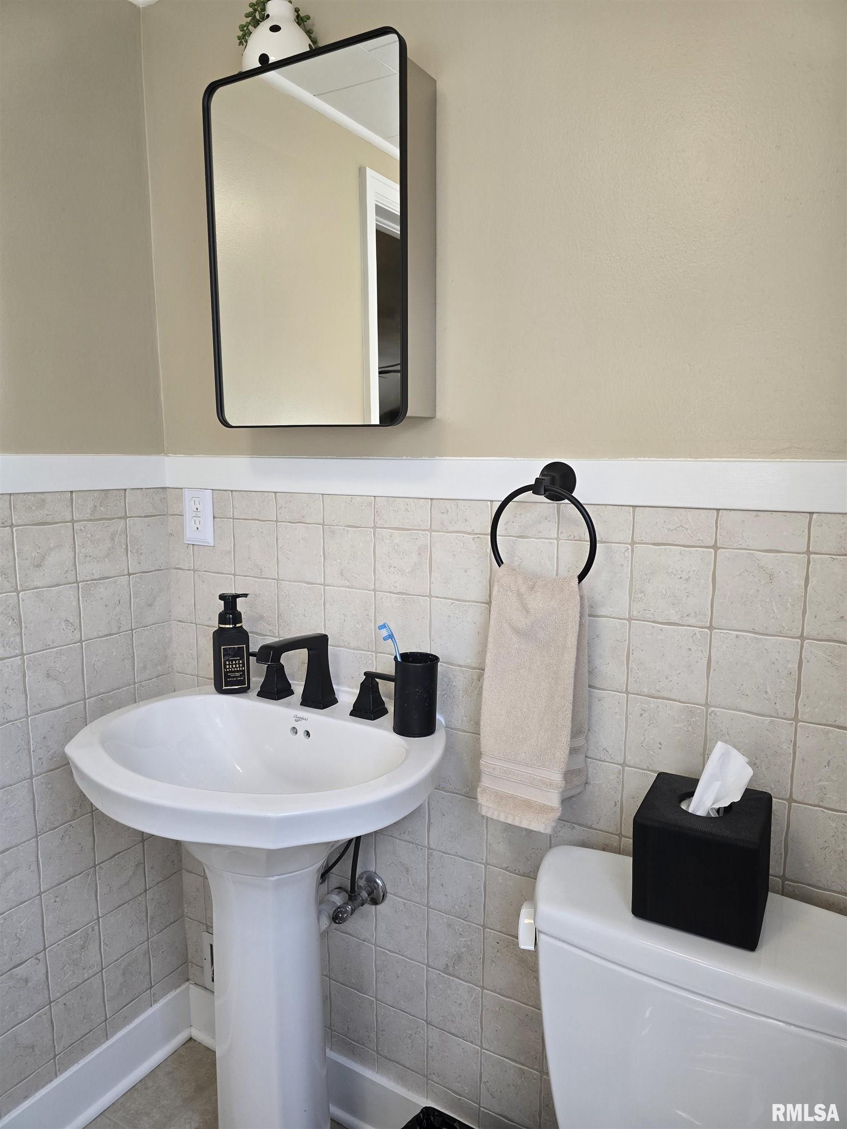 310 North Ave B Canton, IL 61520 - Photo 52 of 77