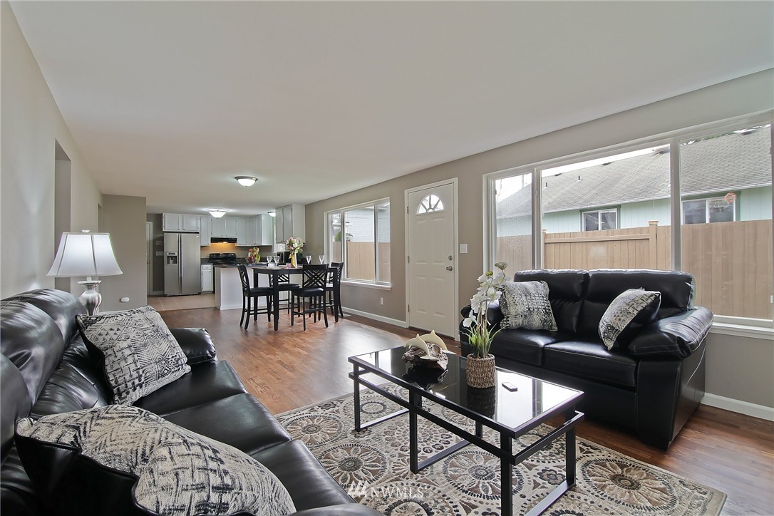 12103 Gibson Road Everett, WA 98204 - Photo 3 of 19 Gallery Image 3