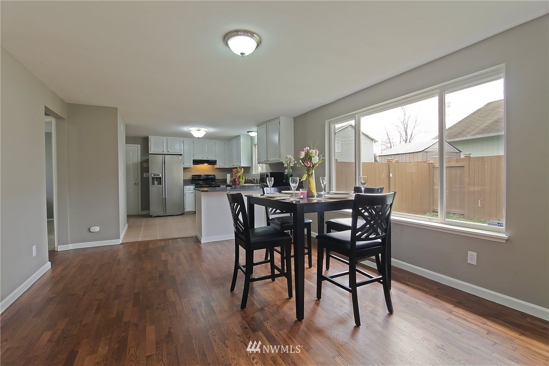 12103 Gibson Road Everett, WA 98204 - Photo 4 of 19 Gallery Image 4