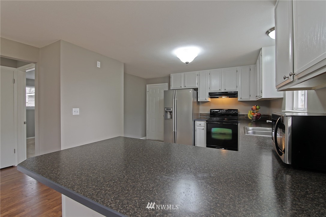 12103 Gibson Road Everett, WA 98204 - Photo 6 of 19 Gallery Image 6