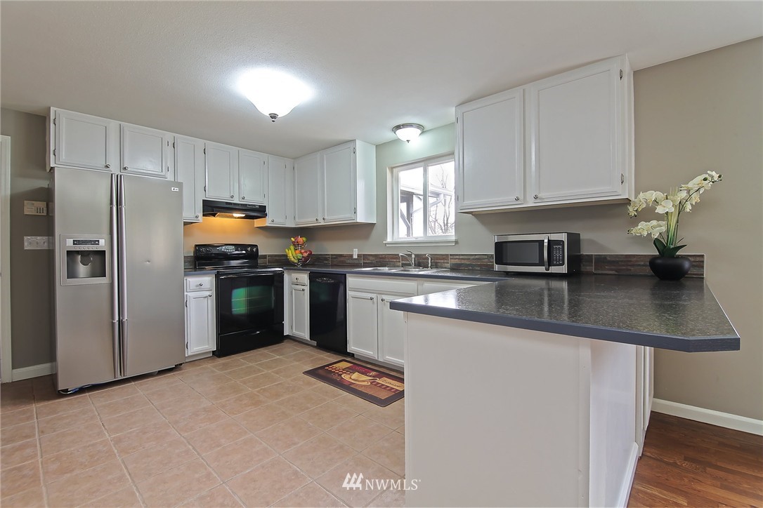 12103 Gibson Road Everett, WA 98204 - Photo 7 of 19 Gallery Image 7