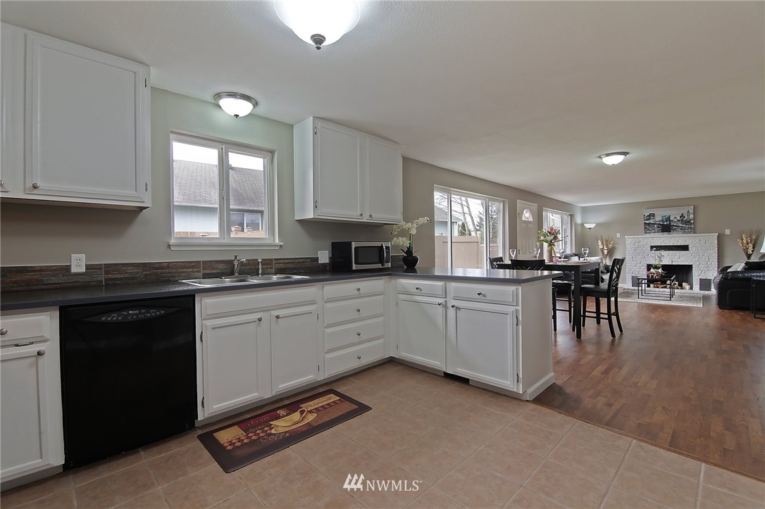 12103 Gibson Road Everett, WA 98204 - Photo 8 of 19 Gallery Image 8
