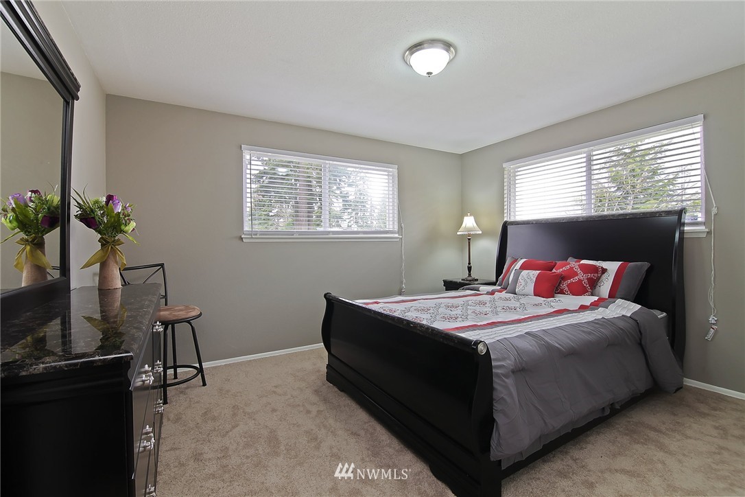 12103 Gibson Road Everett, WA 98204 - Photo 9 of 19 Gallery Image 9