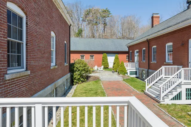 $875,000 | 6 Quartermaster Court, Portland, ME 04109