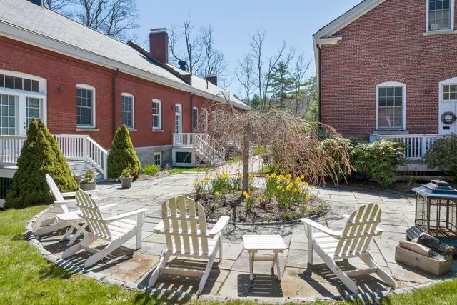 $875,000 | 6 Quartermaster Court, Portland, ME 04109