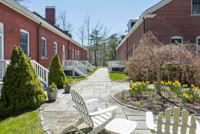 $875,000 | 6 Quartermaster Court, Portland, ME 04109