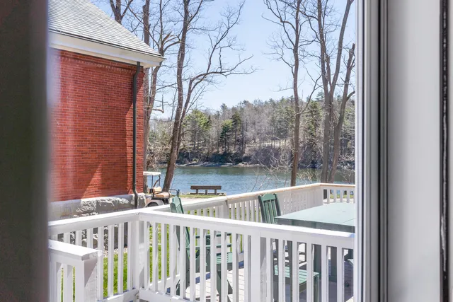 $875,000 | 6 Quartermaster Court, Portland, ME 04109
