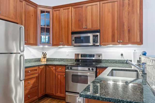 $875,000 | 6 Quartermaster Court, Portland, ME 04109