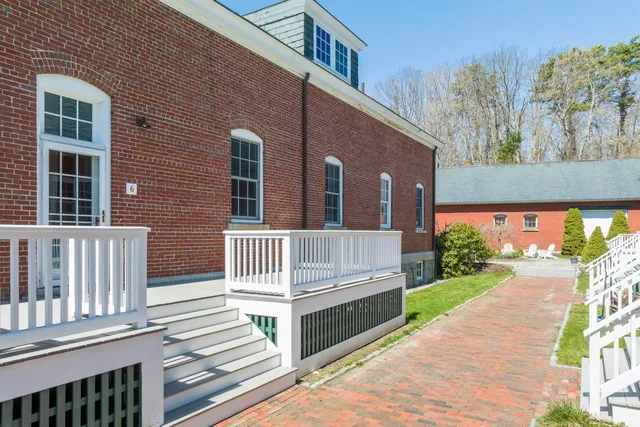 $875,000 | 6 Quartermaster Court, Portland, ME 04109
