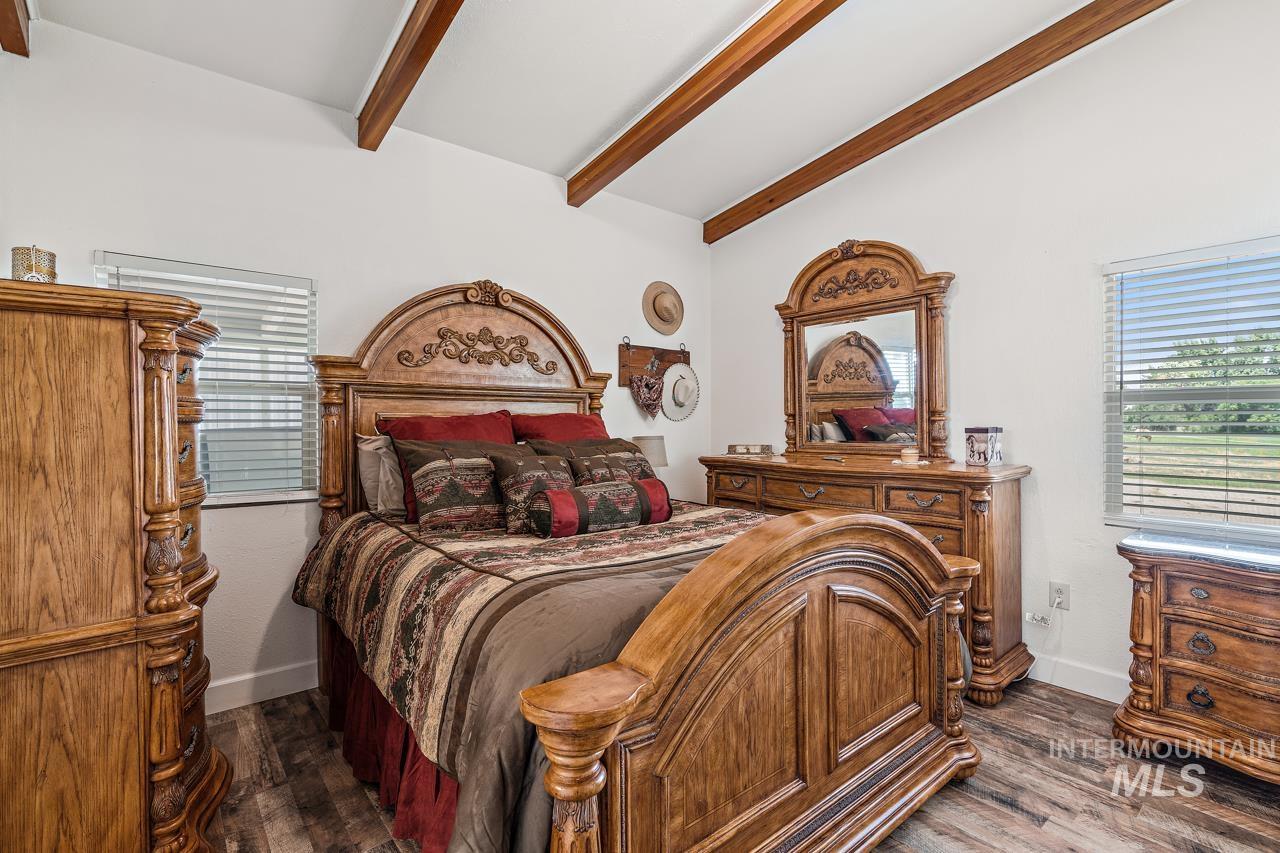 4417 Oak Road Ontario, OR 97914 - Photo 14 of 50 Bedroom with dark wood-style floors and baseboards