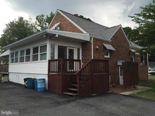 1829 Middleborough Road Baltimore, MD 21221 - Photo 4 of 20 a view of a house with more windows and wooden fence