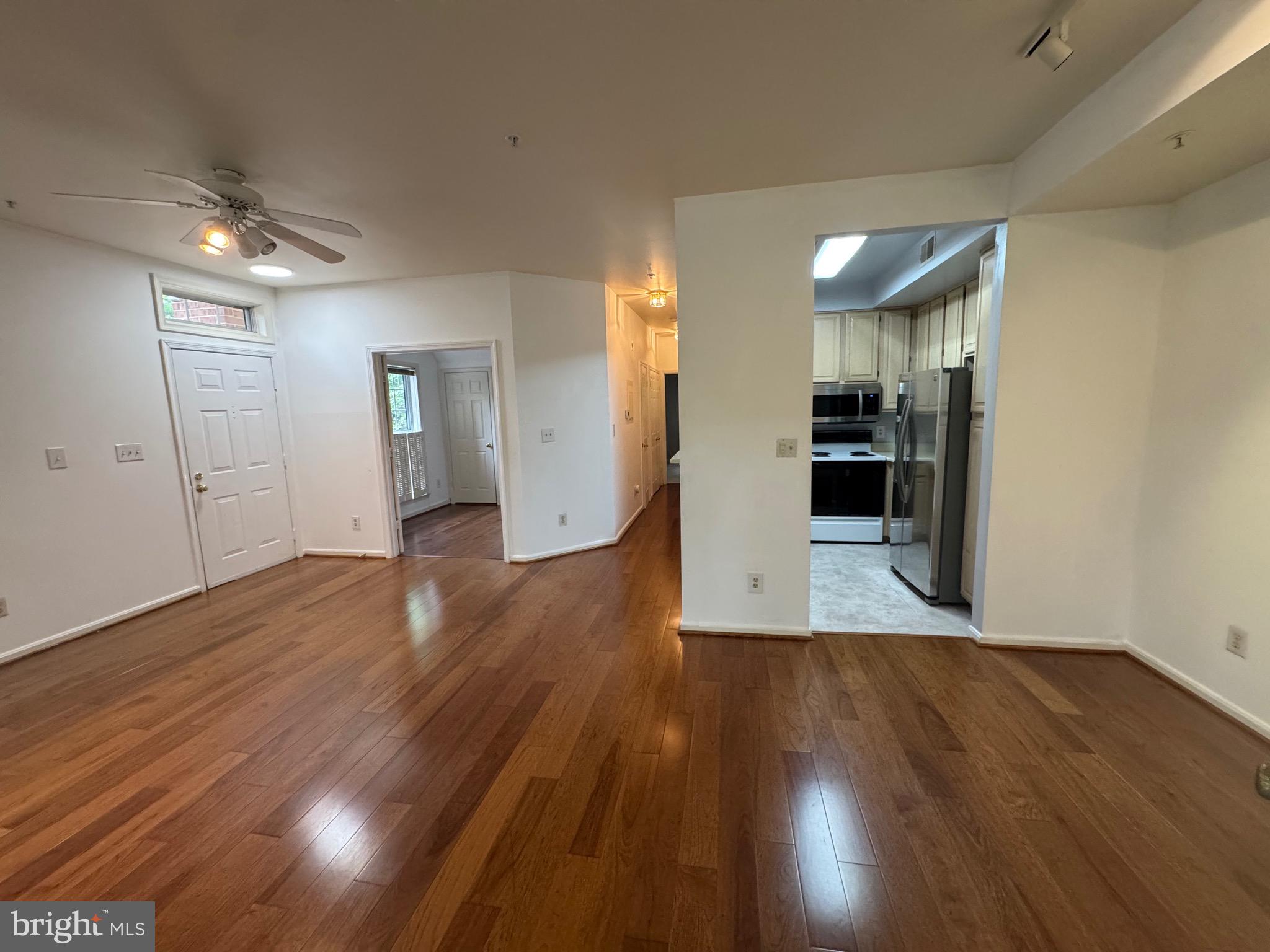 1348 Garden Wall Circle, Unit 513 Reston, VA 20194 - Photo 3 of 21