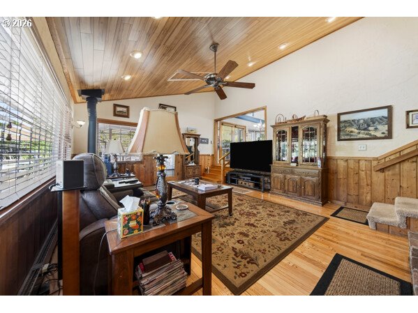 63697 Isthmus Heights Road Coos Bay, OR 97420 - Photo 9 of 45 Living Room