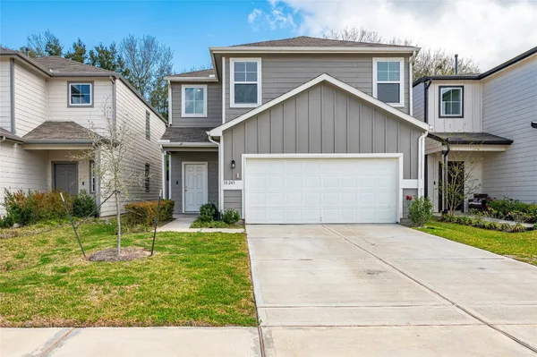 a view of house with a yard