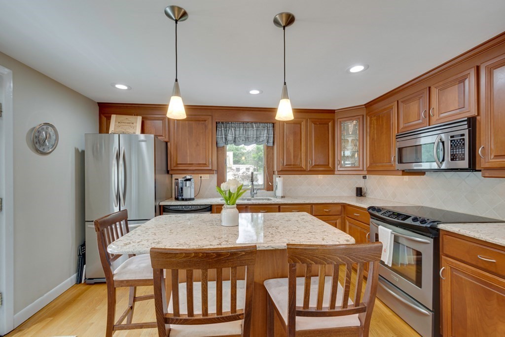 8 Frances Road Woburn, MA 01801 - Photo 3 of 33
