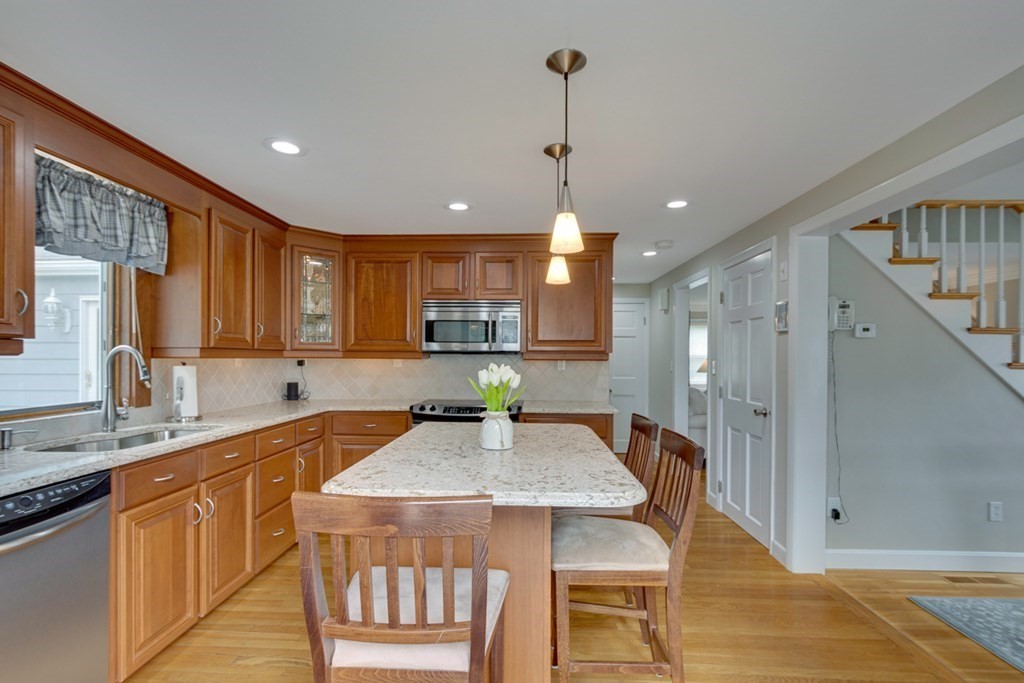 8 Frances Road Woburn, MA 01801 - Photo 4 of 33