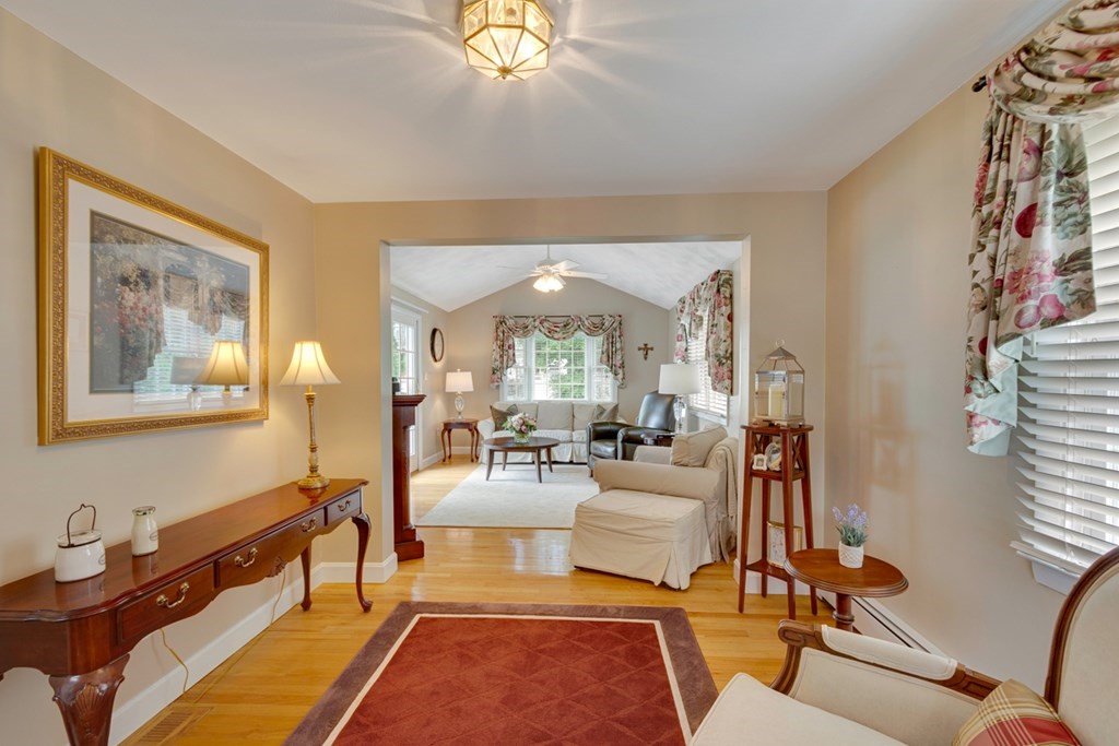 8 Frances Road Woburn, MA 01801 - Photo 9 of 33